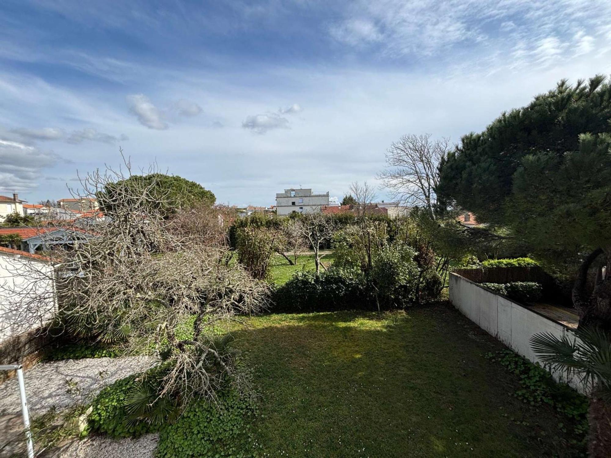 Appartement Maison Belle Epoque A Avec Terrasse, 200m - Fr-1-494-157 Royan
