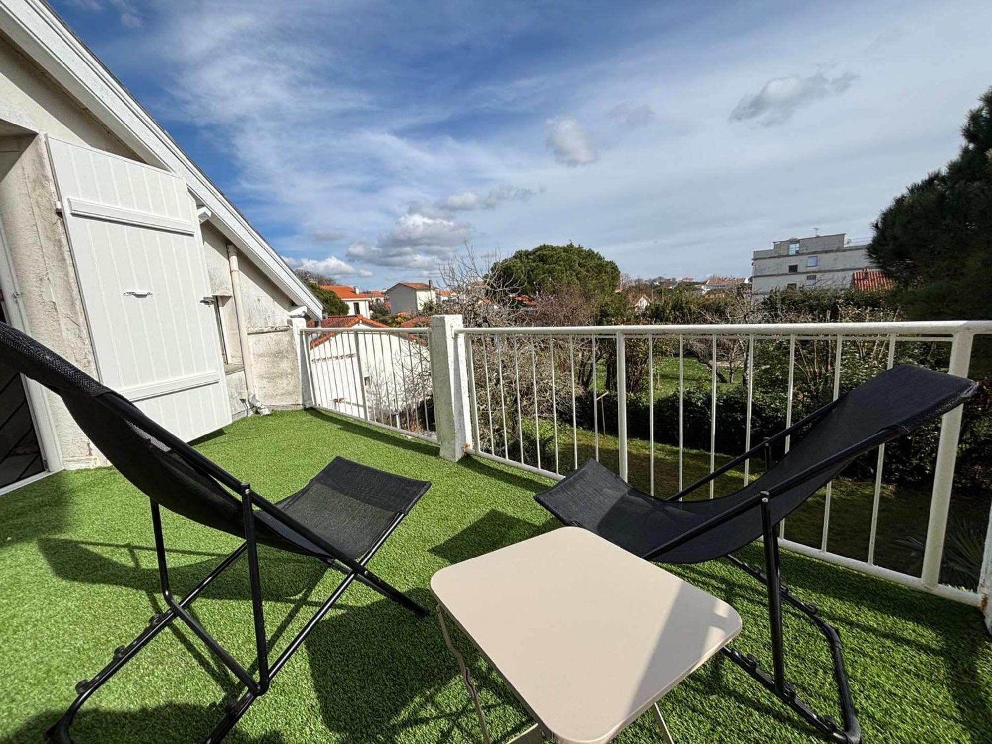 Maison Belle Epoque A Avec Terrasse, 200m - Fr-1-494-157 Appartement Royan
